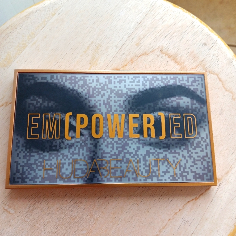 Huda Beauty Empowered palette